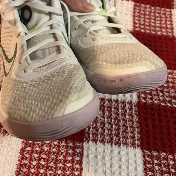 Nike White and Green Sneakers - Picture 5 of 6